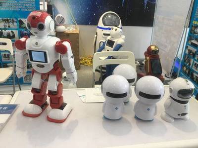 機(jī)器人打拳、寫毛筆字千億&ldquo;黑科技&rdquo;產(chǎn)品精彩亮相