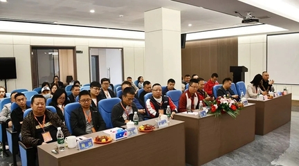 百V全屋定制數(shù)字工廠迎來成都家具商會交流沙龍